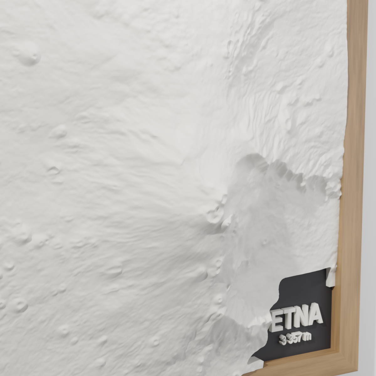 Närbild på Etna-reliefen där toppkratern och de mindre kraterkonerna på sluttningarna syns