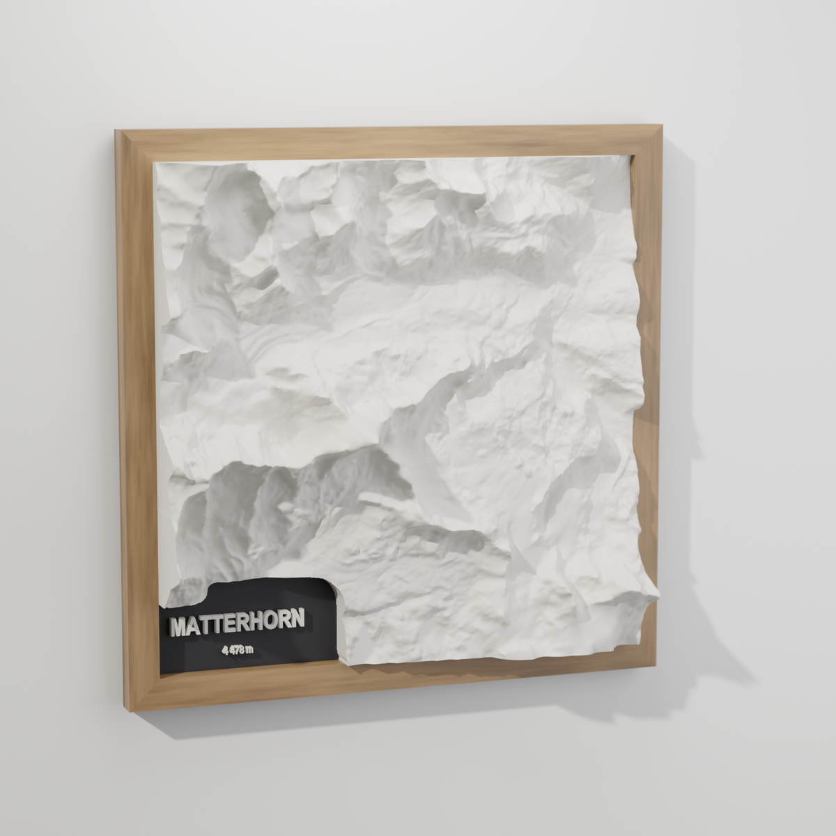 3D-relief över Matterhorn i ekram, fotograferad snett från sidan så att pyramidens fyra sidor kastar skuggor