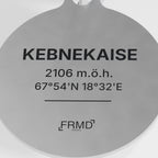 Närbild på märkningen - namn, höjd och koordinat